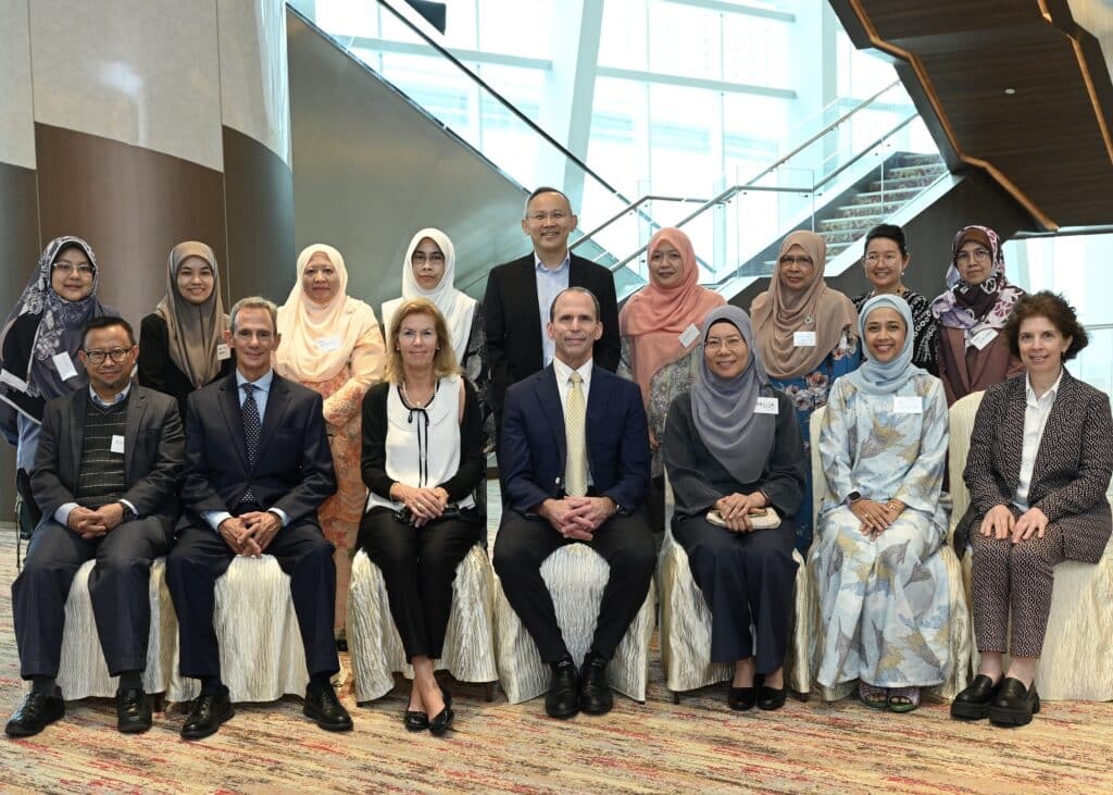 Photo of participating faculty and group organizers at Leaders in Education Malaysia seminar